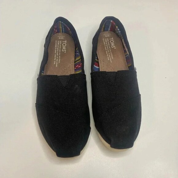 Toms Shoes - TomsBlack closed toed flats Size 6W